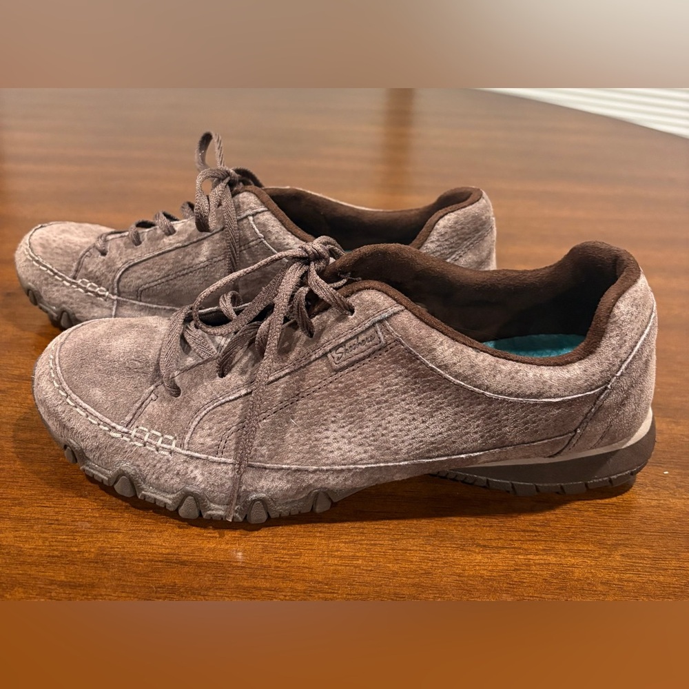 SKECHERS Women’s Relaxed Fit Bikers Curbed Athletic Walking Brown Suede Sneakers